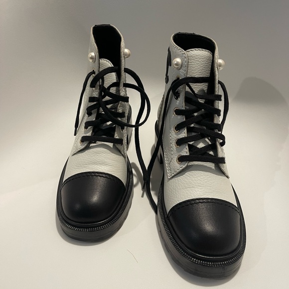 Chanel boot - Picture 2 of 3